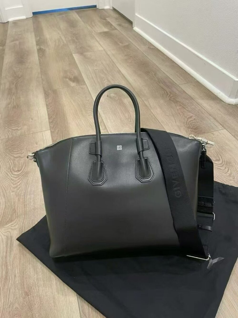 NWT Authentic Givenchy Medium Antigona Bag | Classic Calfskin